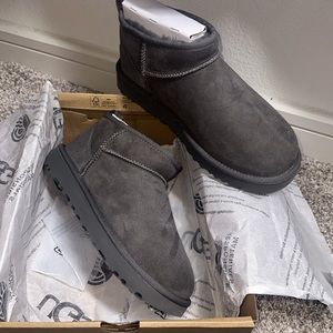 UGG CLASSIC ULTRA MINI SIZE 7 ready for shipping GREY
